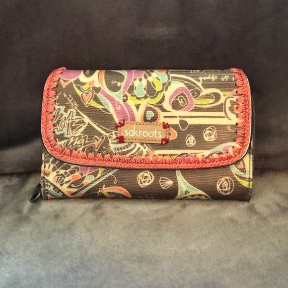 Sakroots Handbags - NWOT sakroots songbird wallet
